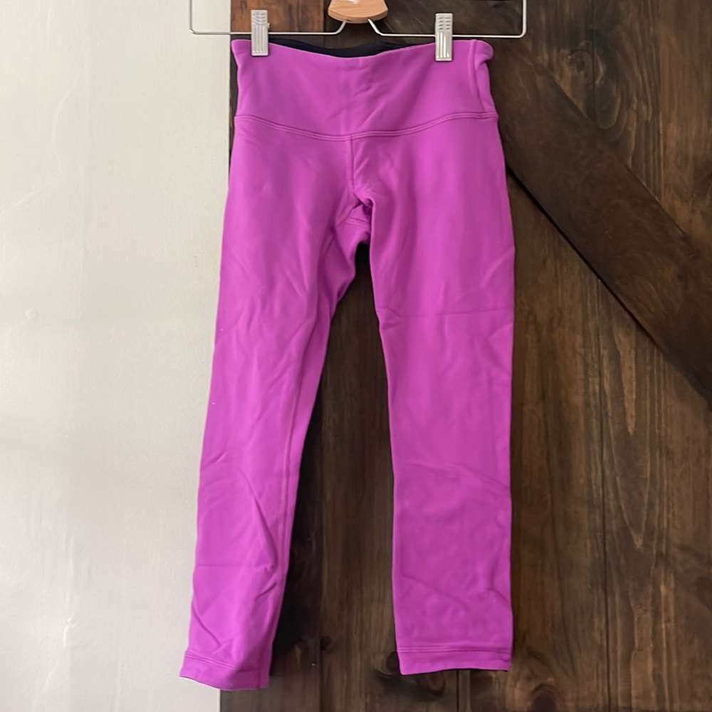 Reversible black and purple lululemon cropped leggings